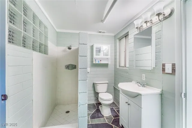 $2,250 | 2112 South Van Patten Place, Las Vegas, NV 89104