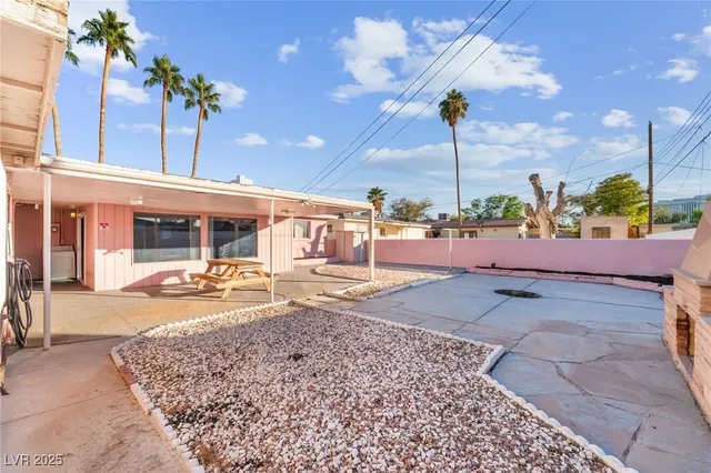 $2,250 | 2112 South Van Patten Place, Las Vegas, NV 89104