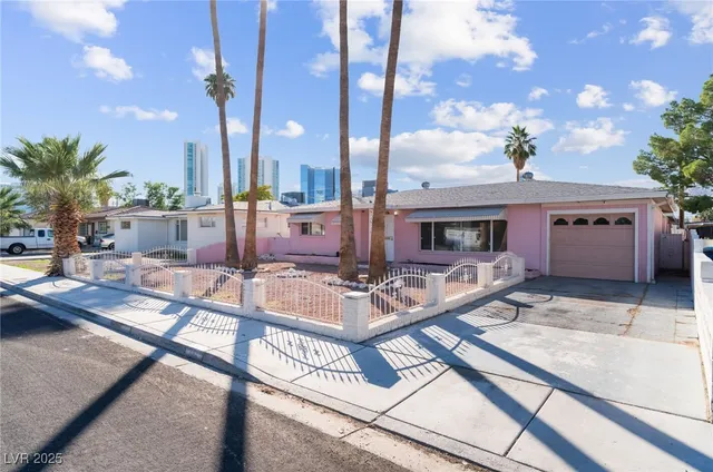 $2,250 | 2112 South Van Patten Place, Las Vegas, NV 89104