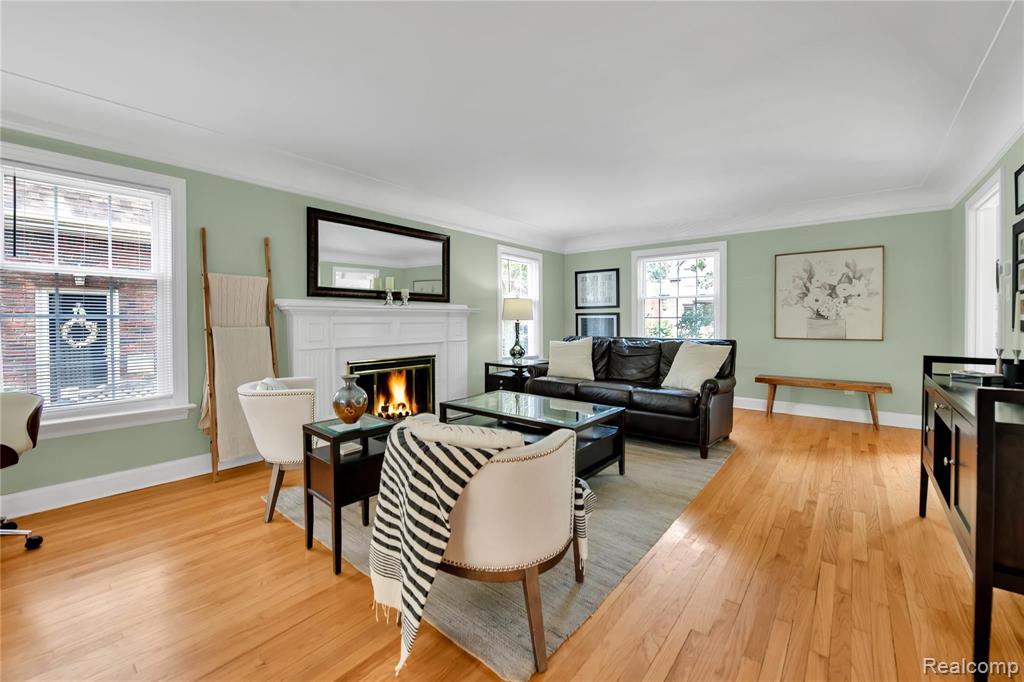 467 Touraine Road Grosse Pointe Farms, MI 48236 - Photo 5 of 25