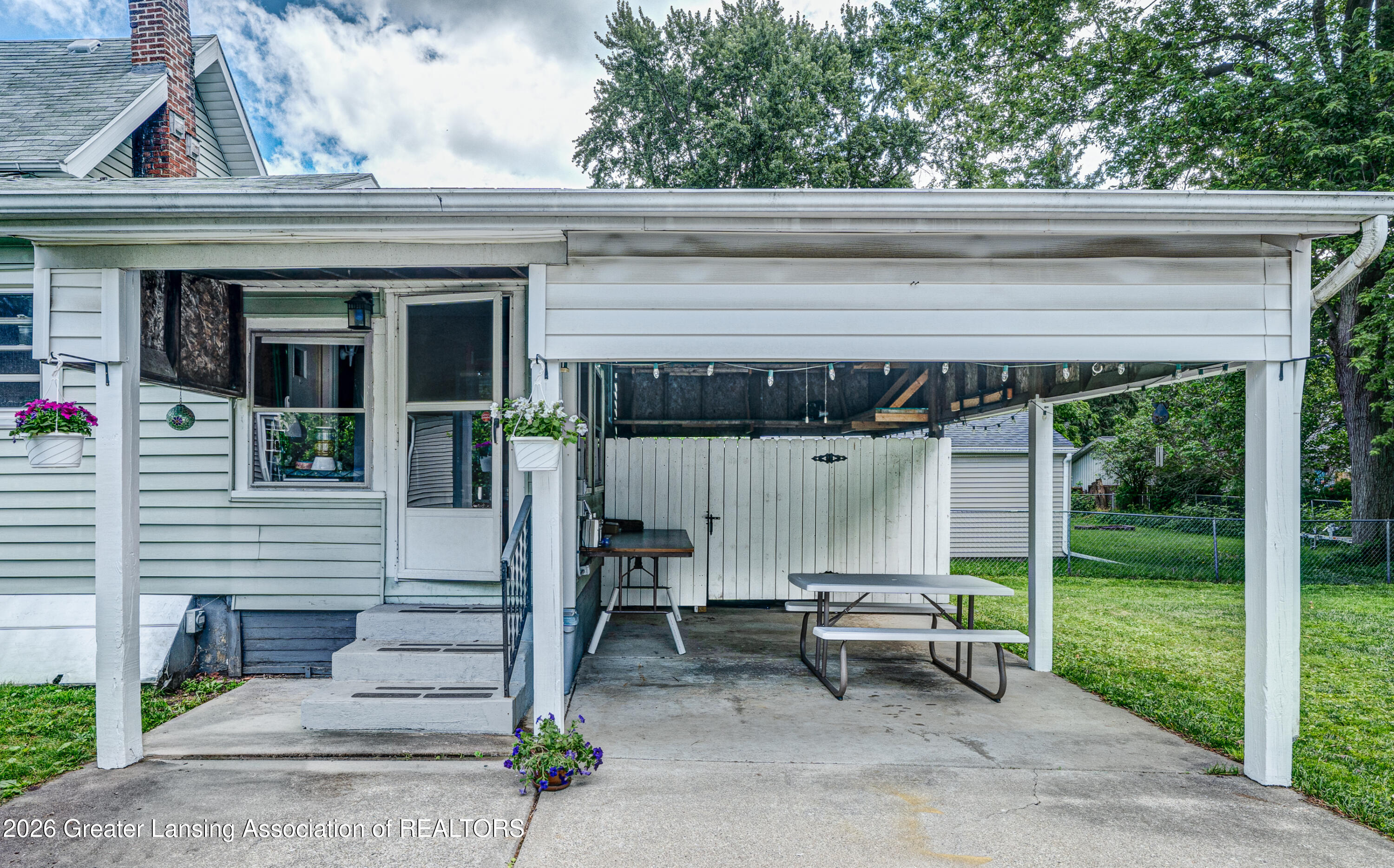 4203 Holt Road Holt, MI 48842 - Photo 24 of 32 Parking