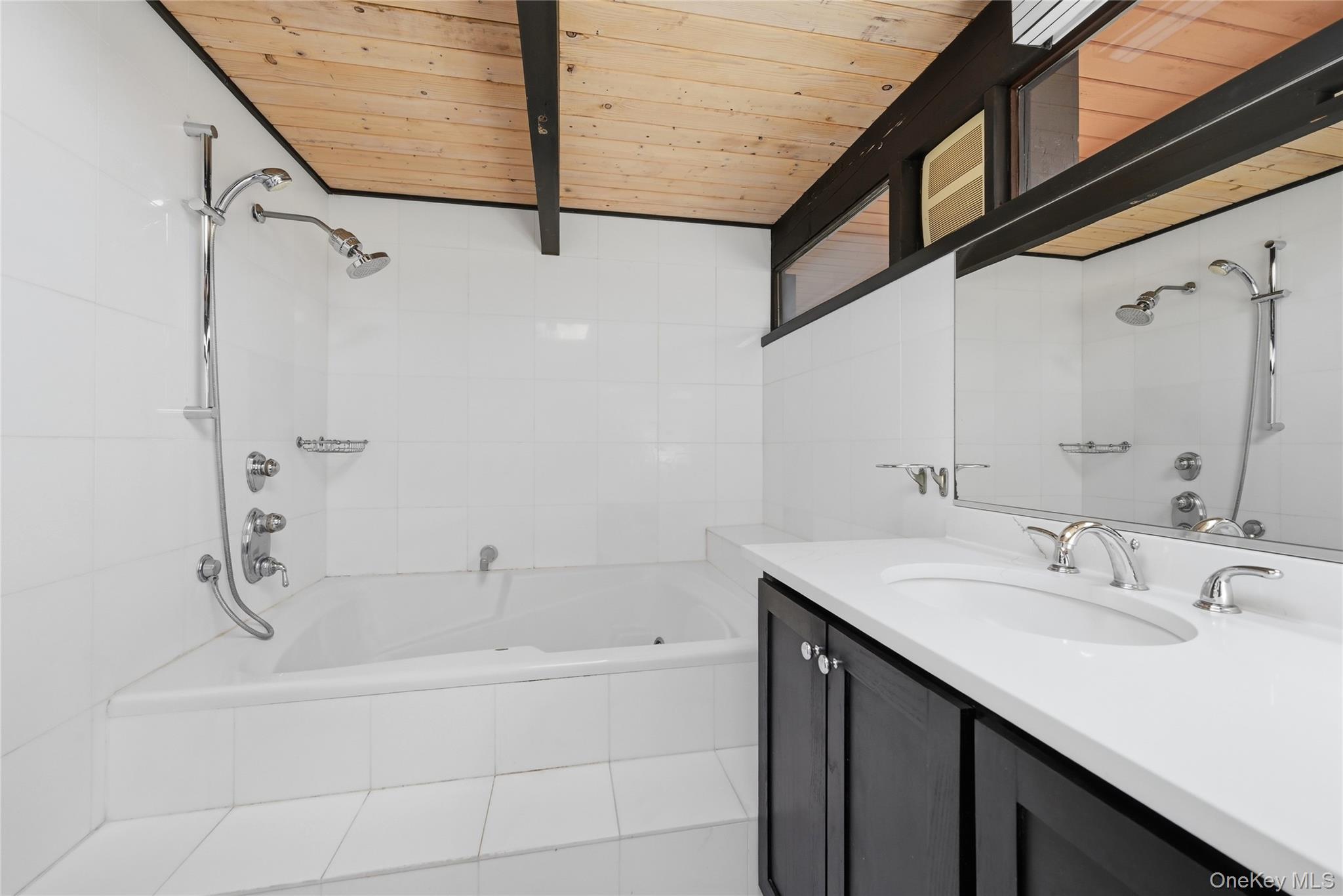 8 Dolphins Rise, Unit RISE Lloyd Neck, NY 11743 - Photo 15 of 32