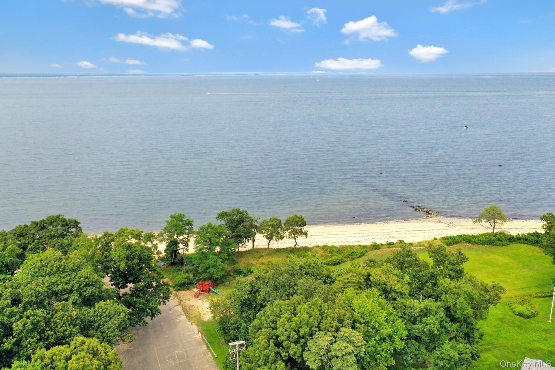 8 Dolphins Rise, Unit RISE Lloyd Neck, NY 11743 - Photo 23 of 32