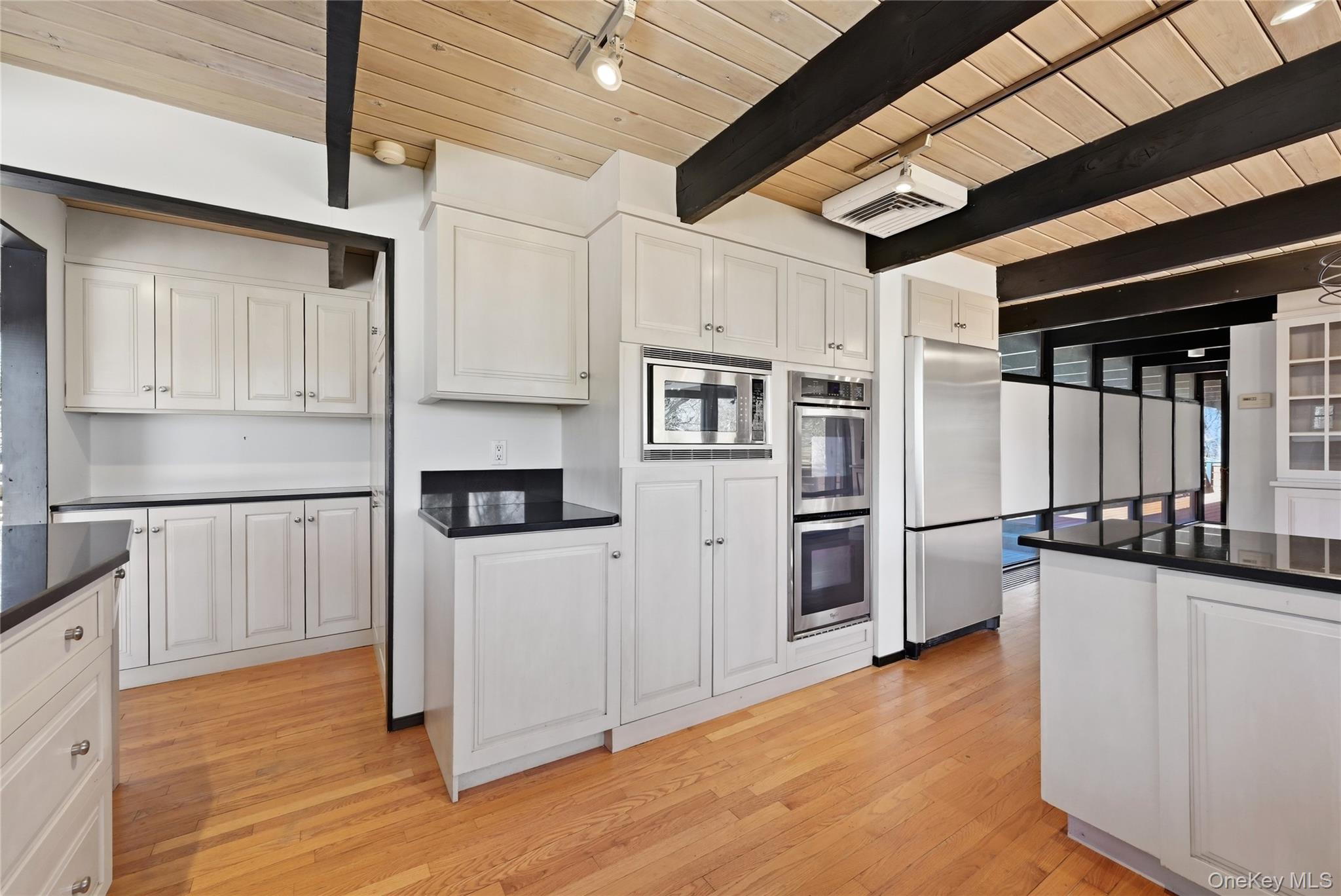 8 Dolphins Rise, Unit RISE Lloyd Neck, NY 11743 - Photo 4 of 32