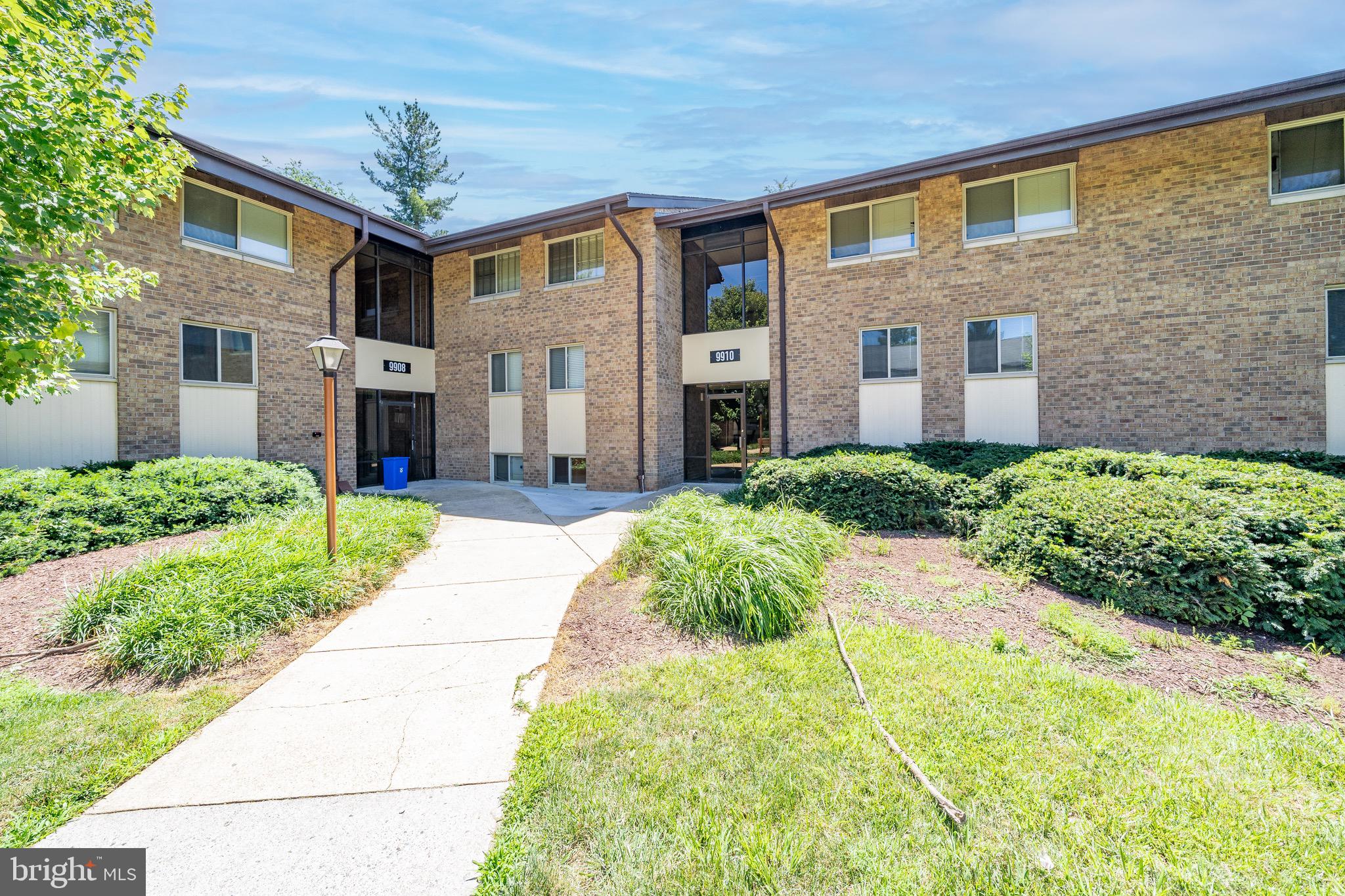 9910 Walker House Road, Unit 99104 Gaithersburg, MD 20886 - Photo 2 of 32 a front view of a house with garden
