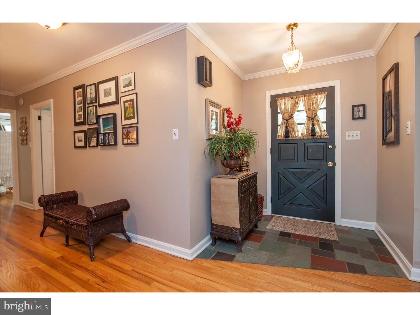 330 Hampton Road Wilmington, DE 19803 - Photo 2 of 20 Foyer