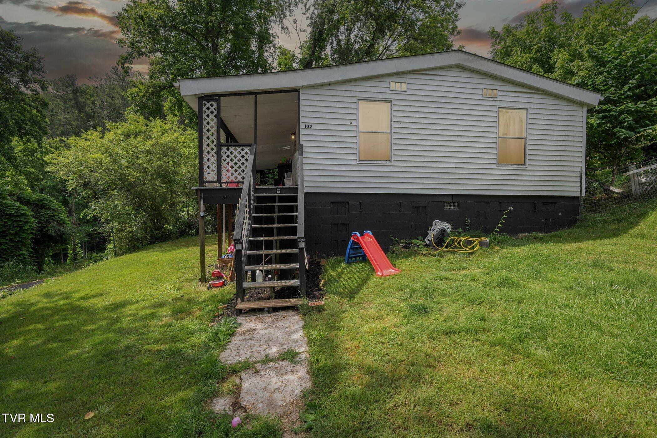 01-102-Tolley-Ln-Erwin-TN-37650-WindowSt