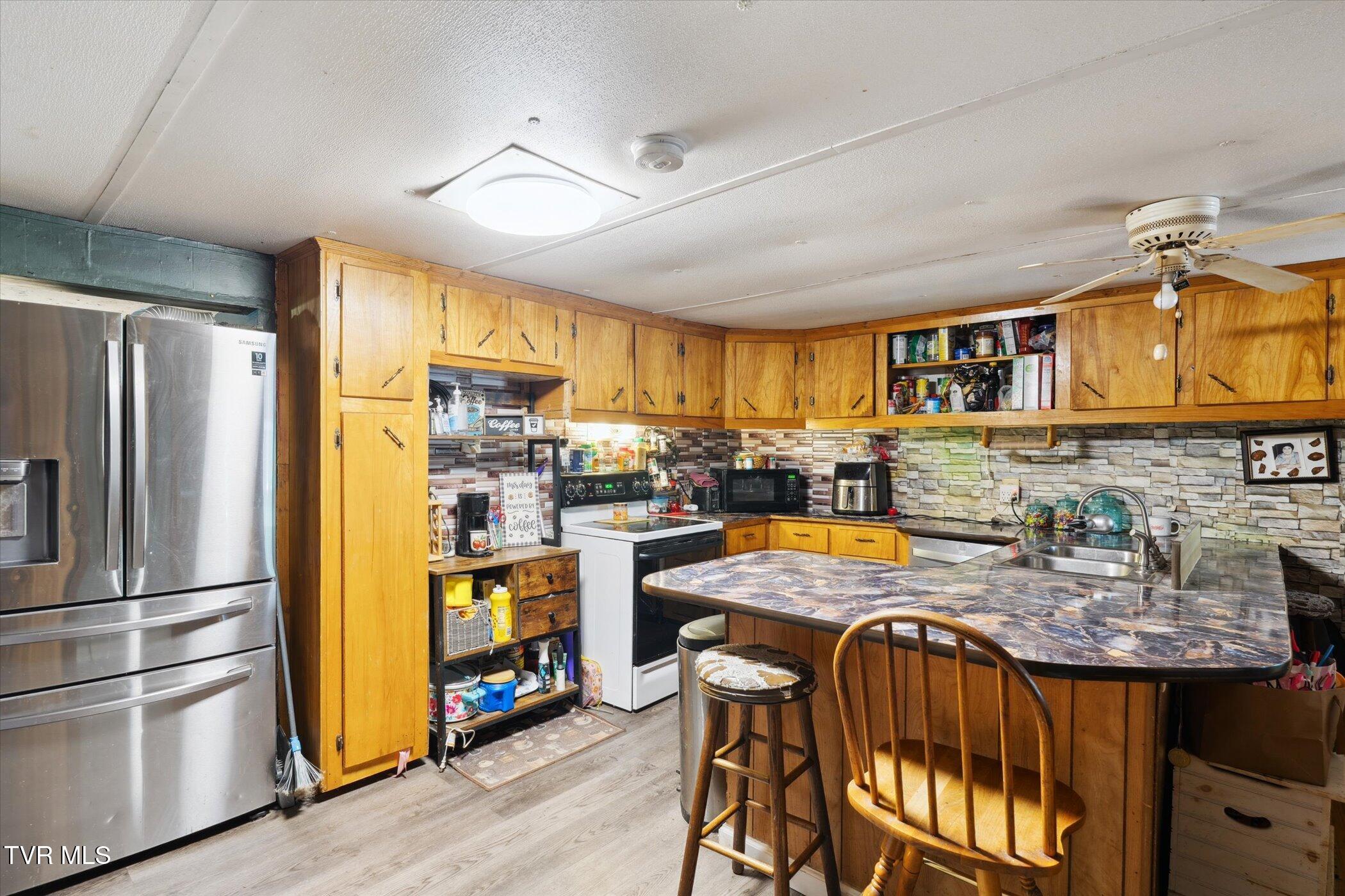 102 Tolley Lane Erwin, TN 37650 - Photo 15 of 40 15-102-Tolley-Ln-Erwin-TN-37650-WindowSt