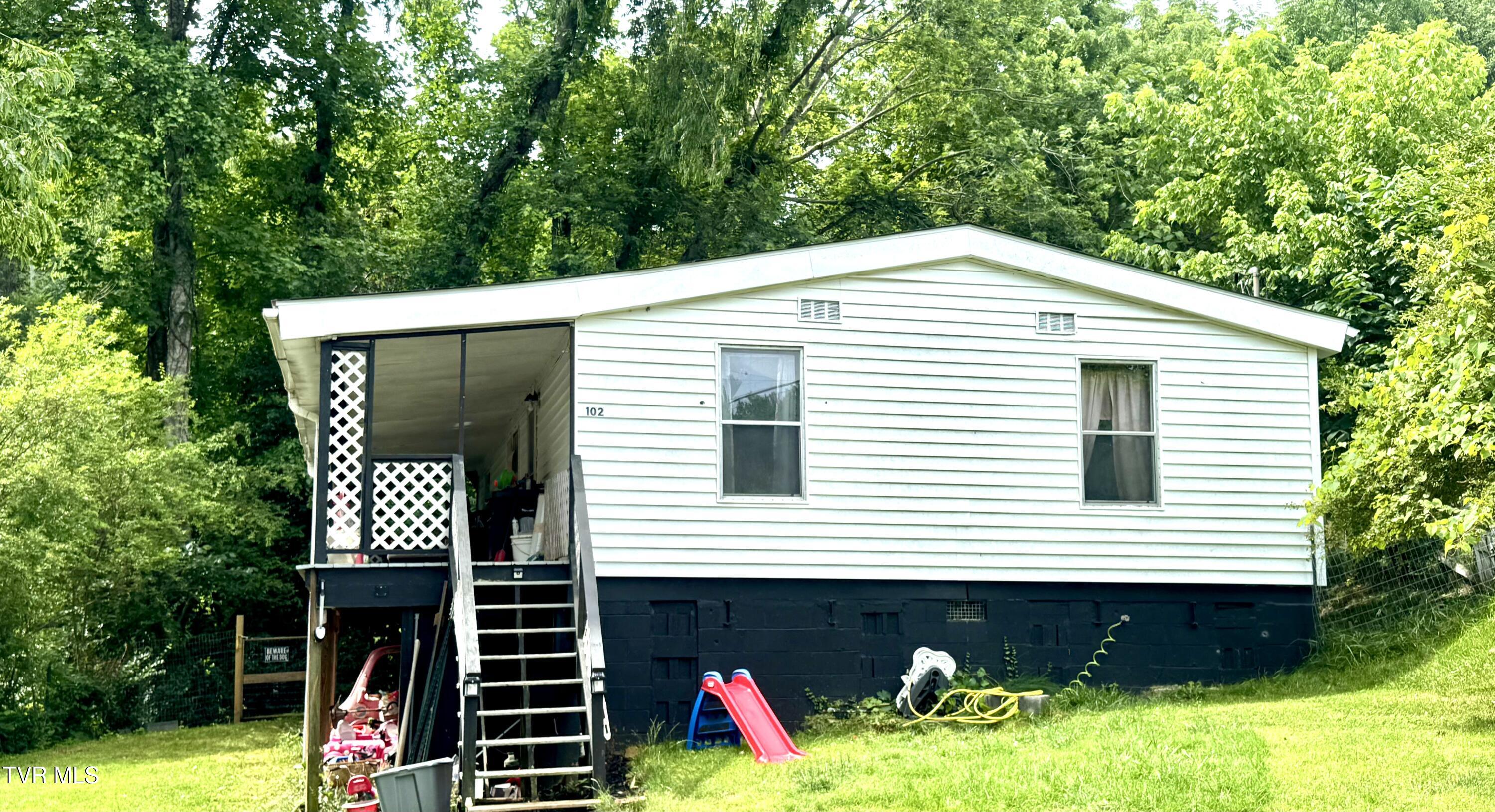 102 Tolley Lane Erwin, TN 37650 - Photo 2 of 40 IMG_3137