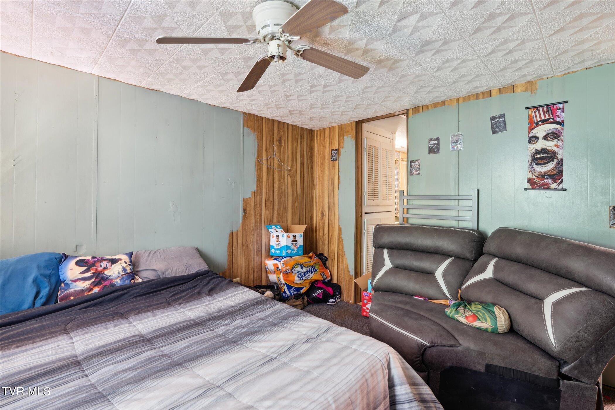 102 Tolley Lane Erwin, TN 37650 - Photo 29 of 40 29-102-Tolley-Ln-Erwin-TN-37650-WindowSt