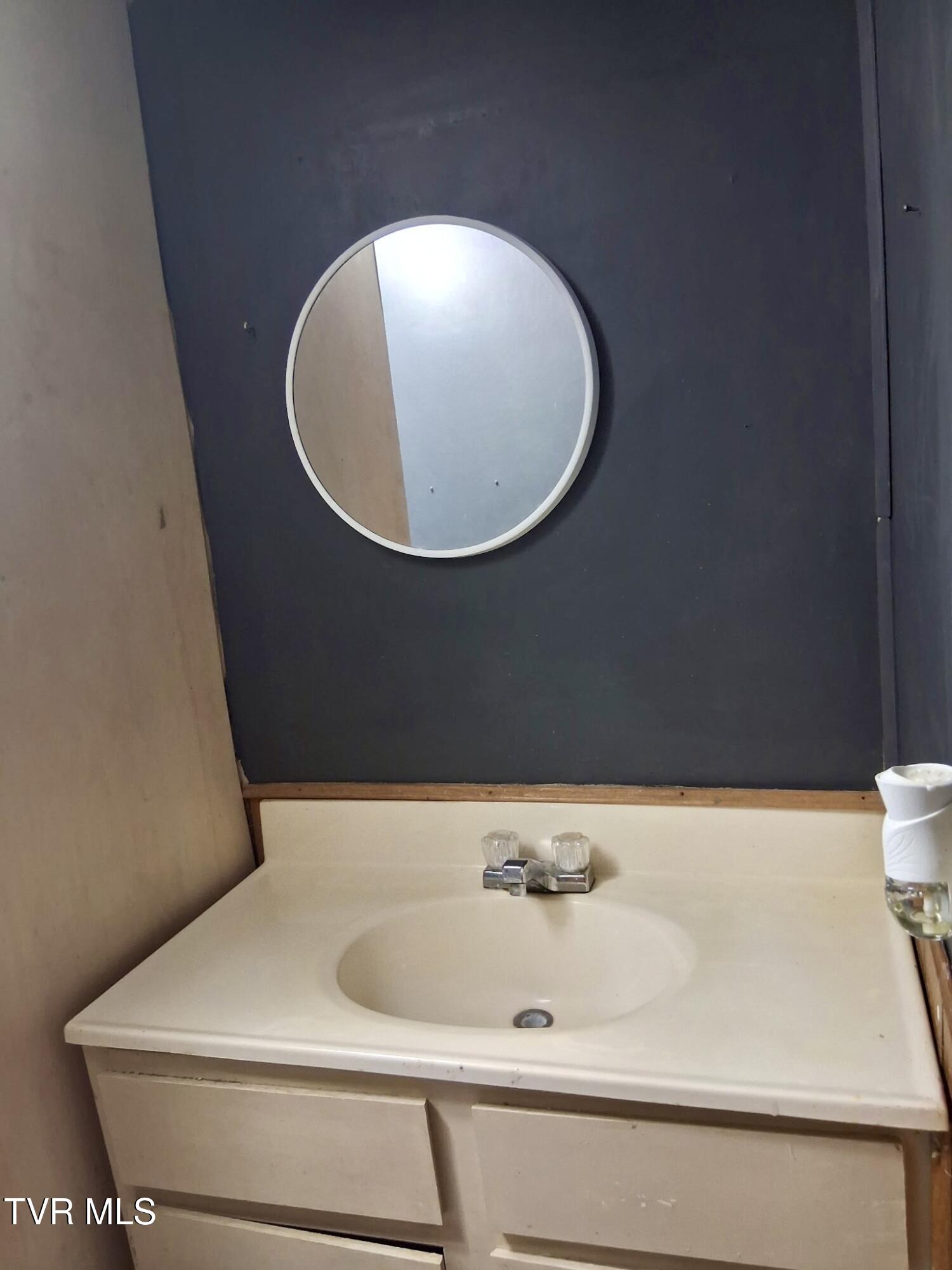 102 Tolley Lane Erwin, TN 37650 - Photo 39 of 40 3239374430894644677