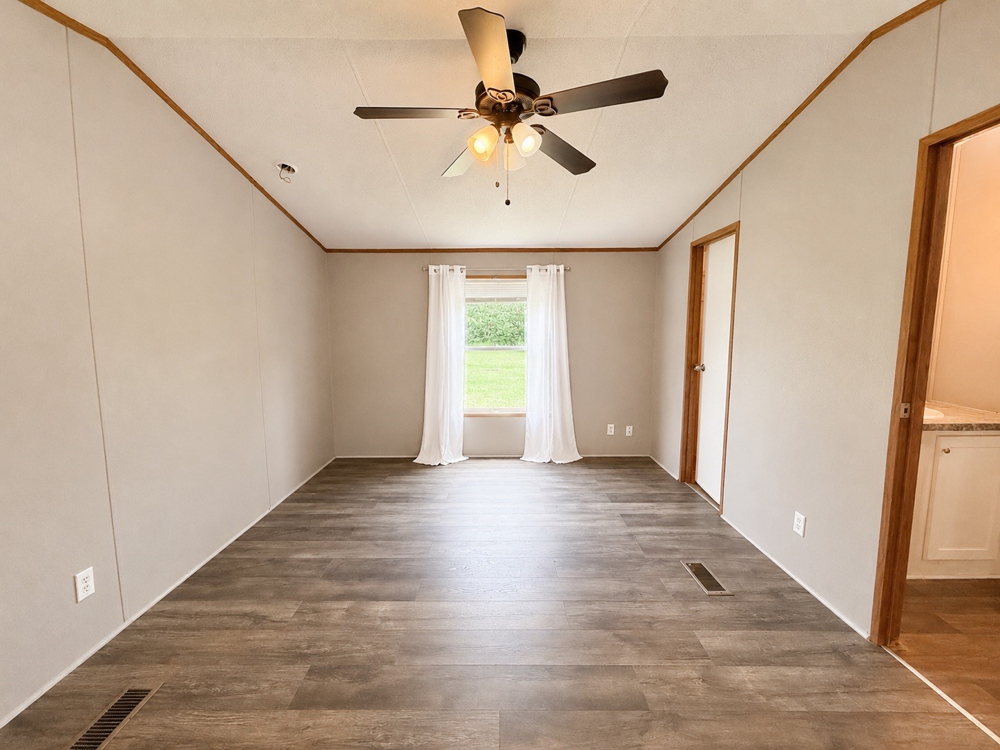 102 Western Way Angleton, TX 77515 - Photo 19 of 40 Primary Bedroom staged