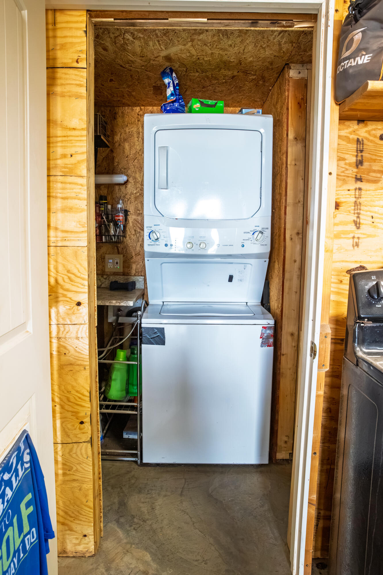 8233 County Road 6440 Lubbock, TX 79416 - Photo 23 of 25 laundry in garage