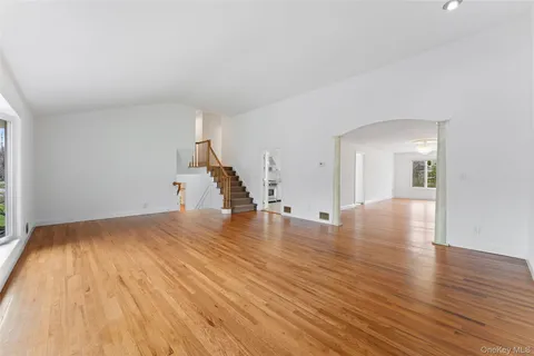 $1,888,000 | 10 Cherry Lane, Scarsdale, NY 10583