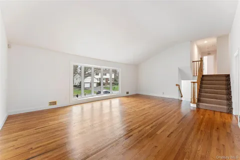 $1,888,000 | 10 Cherry Lane, Scarsdale, NY 10583