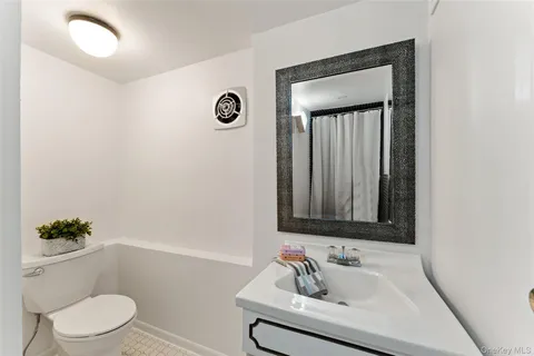 $1,888,000 | 10 Cherry Lane, Scarsdale, NY 10583