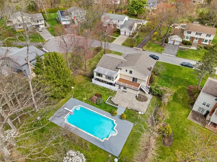 $1,888,000 | 10 Cherry Lane, Scarsdale, NY 10583
