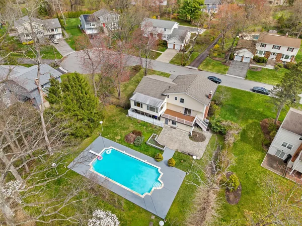 $1,888,000 | 10 Cherry Lane, Scarsdale, NY 10583