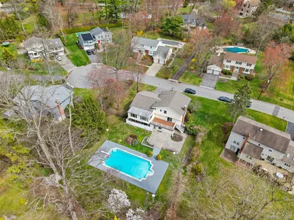 $1,888,000 | 10 Cherry Lane, Scarsdale, NY 10583