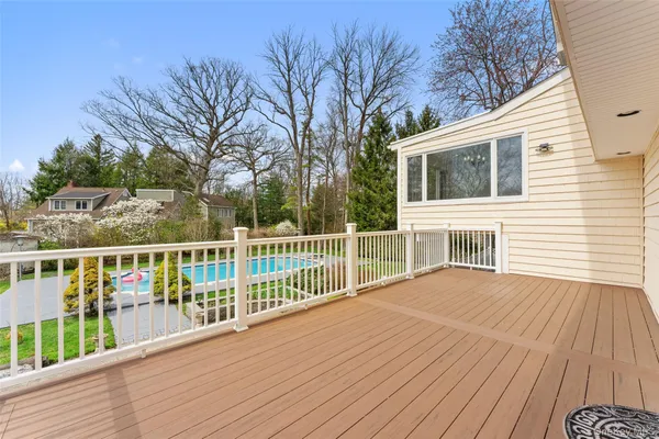$1,888,000 | 10 Cherry Lane, Scarsdale, NY 10583