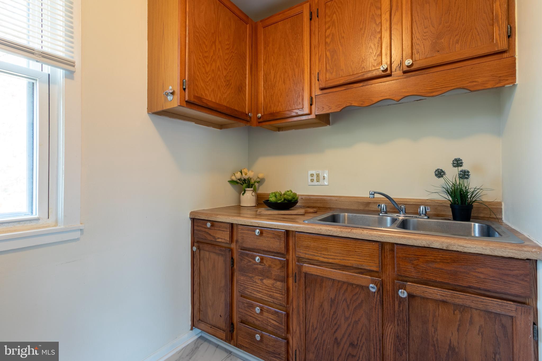 8 Laurel Hill Road Greenbelt, MD 20770 - Photo 9 of 15 Kitchen