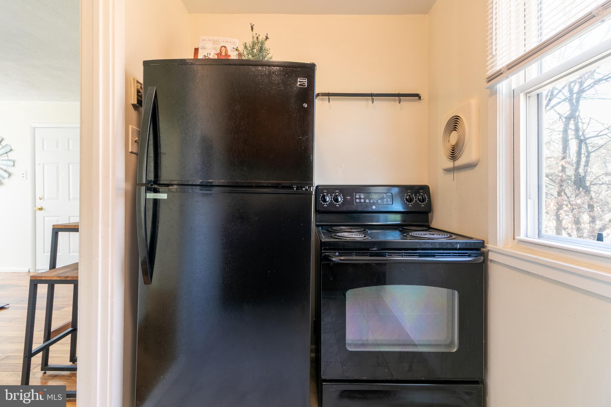 8 Laurel Hill Road Greenbelt, MD 20770 - Photo 10 of 15 Kitchen