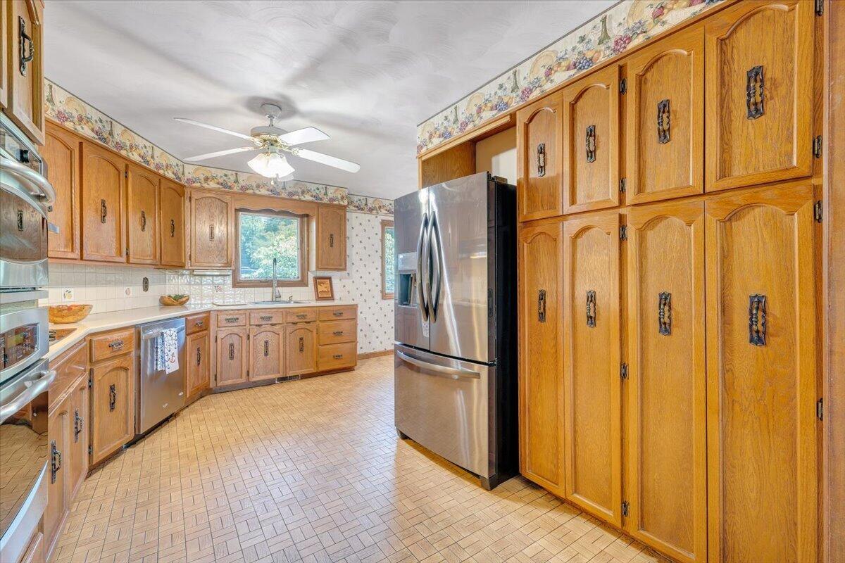 159 Windmere Trail Moneta, VA 24121 - Photo 25 of 88 Kitchen