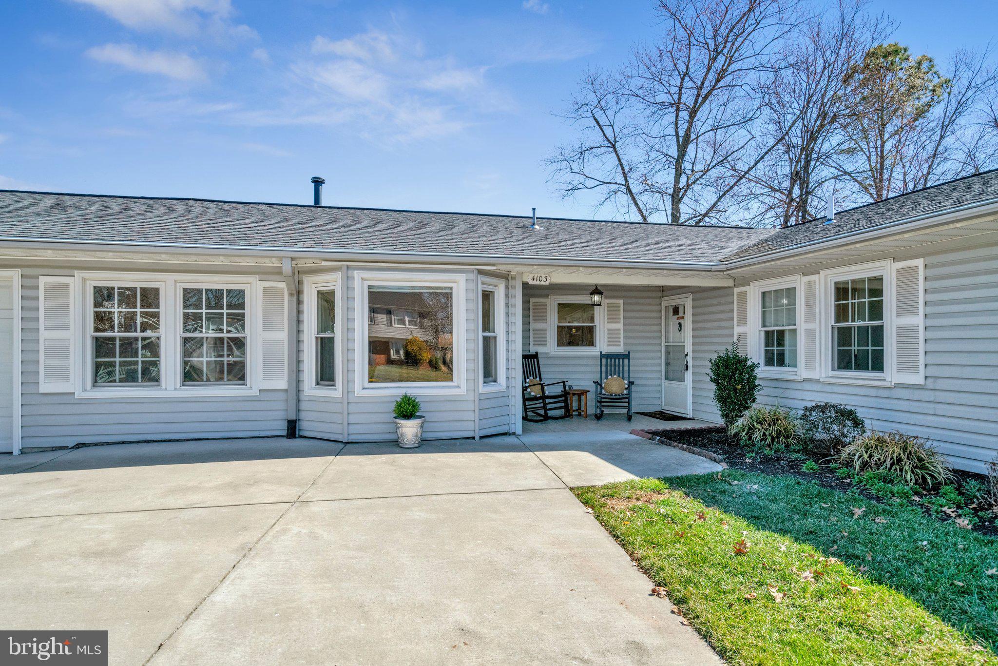 4103 Port Rae Lane Fairfax, VA 22033 - Photo 4 of 47 Charming front porch area