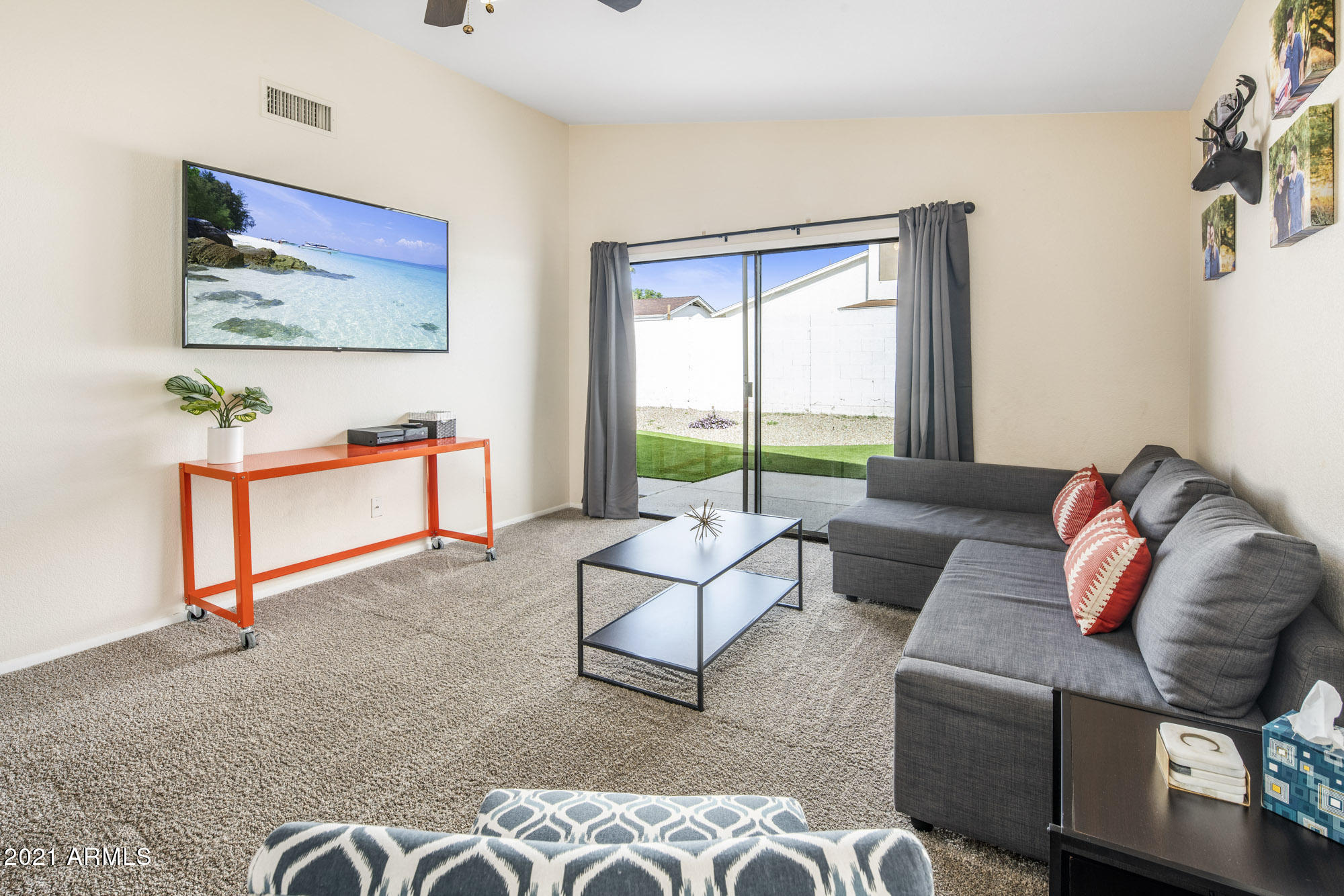 510 West Grandview Road Phoenix, AZ 85023 - Photo 3 of 23 Living Room