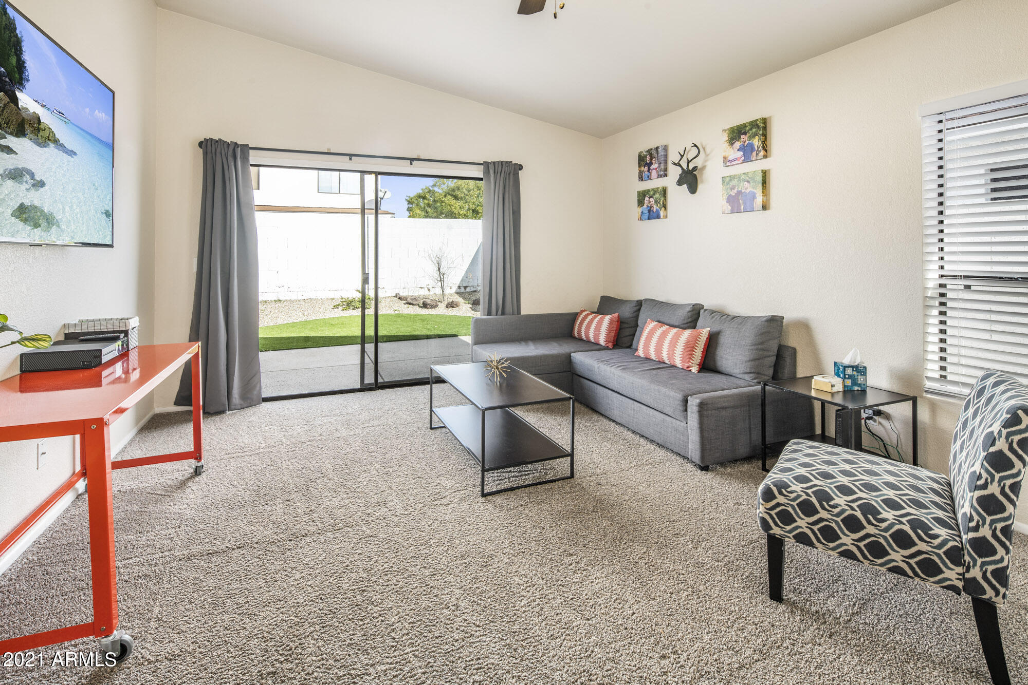 510 West Grandview Road Phoenix, AZ 85023 - Photo 4 of 23 Living Room
