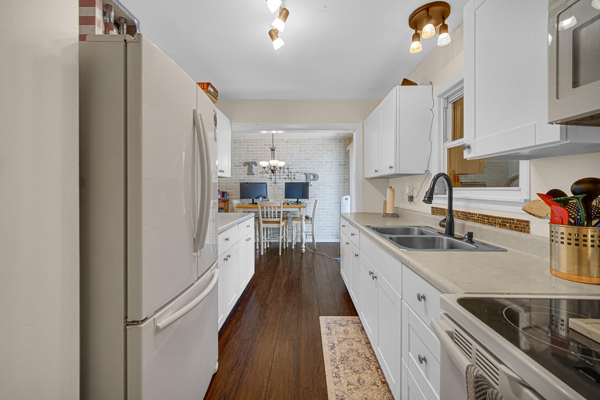434 West Walnut Street Crown Point, IN 46307 - Photo 4 of 17 1920x1280