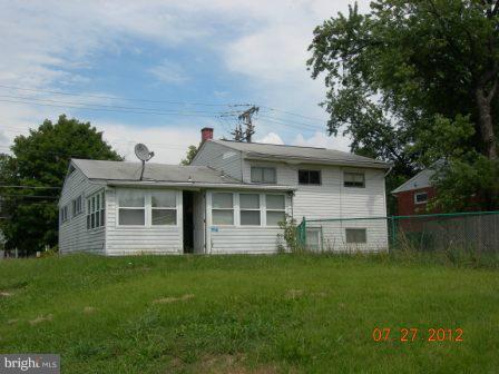 6005 Johnnycake Road Catonsville, MD 21228 - Photo 3 of 10 a front view of a house with a garden