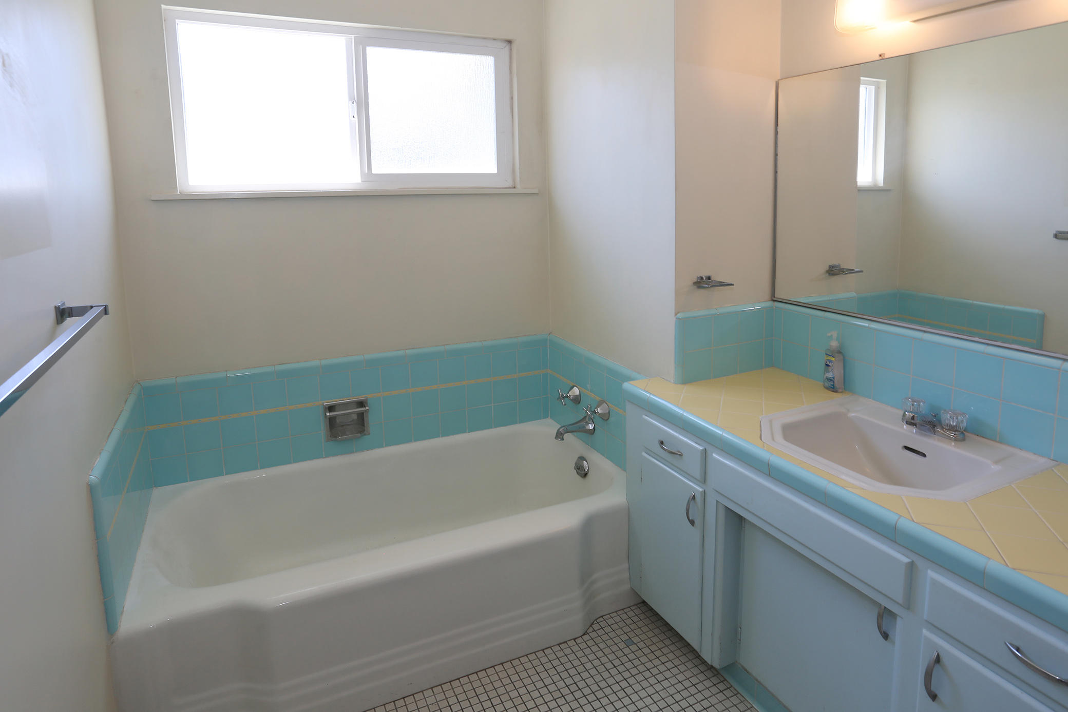 1222 Vallecito Road Carpinteria, CA 93013 - Photo 6 of 12 Hall bathroom.