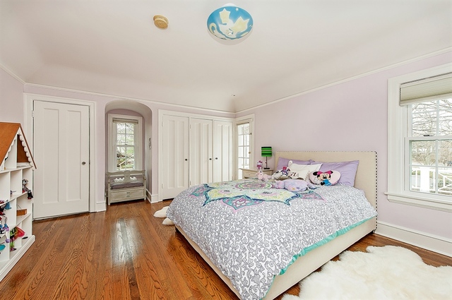 210 Franklin Road Glencoe, IL 60022 - Photo 12 of 20 a bedroom with a bed and a window in it