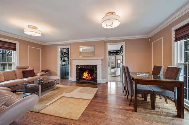 210 Franklin Road Glencoe, IL 60022 - Photo 5 of 20 a living room with furniture and a fireplace