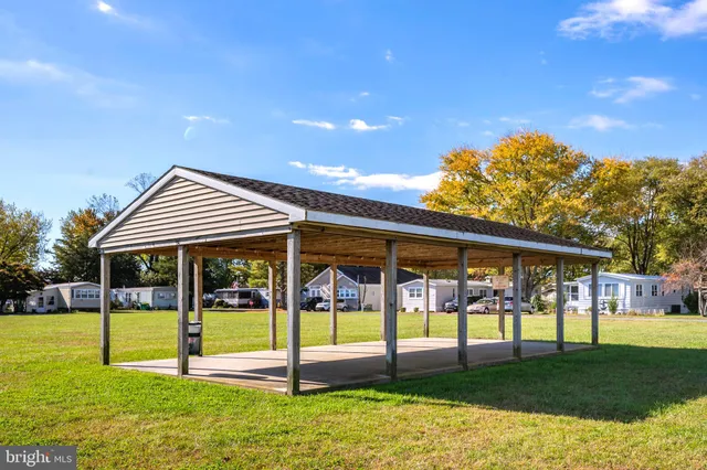 a view of a house with backyard and porch