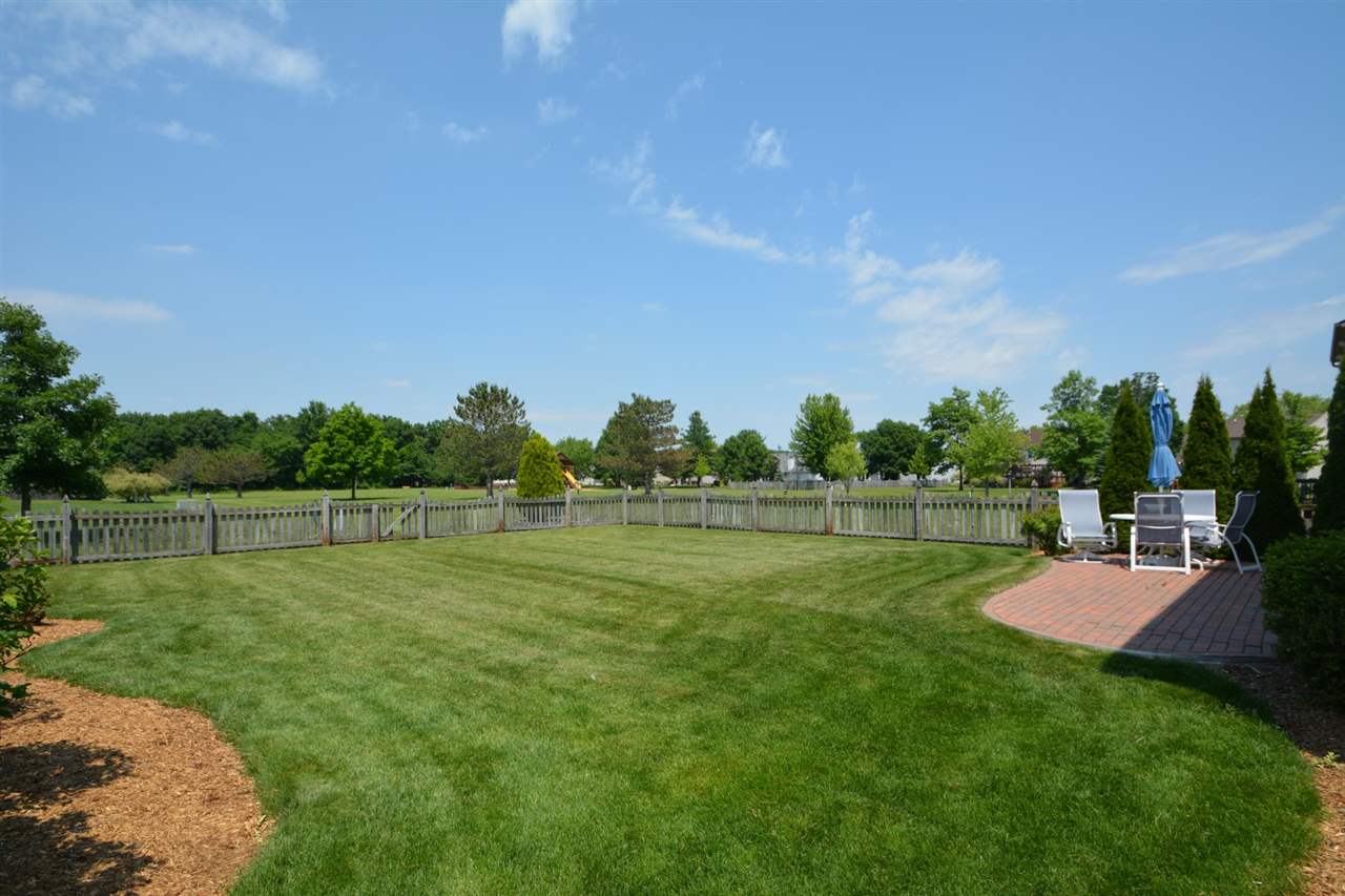 9016 Spring View Drive Fort Wayne, IN 46804 - Photo 2 of 23