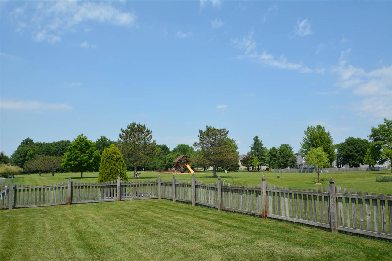9016 Spring View Drive Fort Wayne, IN 46804 - Photo 3 of 23