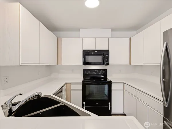 $375,000 | 9210 Market Place, Unit D201, Lake Stevens, WA 98258