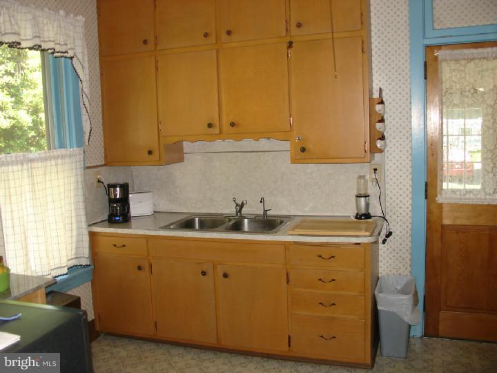 20 Exeter Road Reading, PA 19606 - Photo 13 of 24 Kitchen