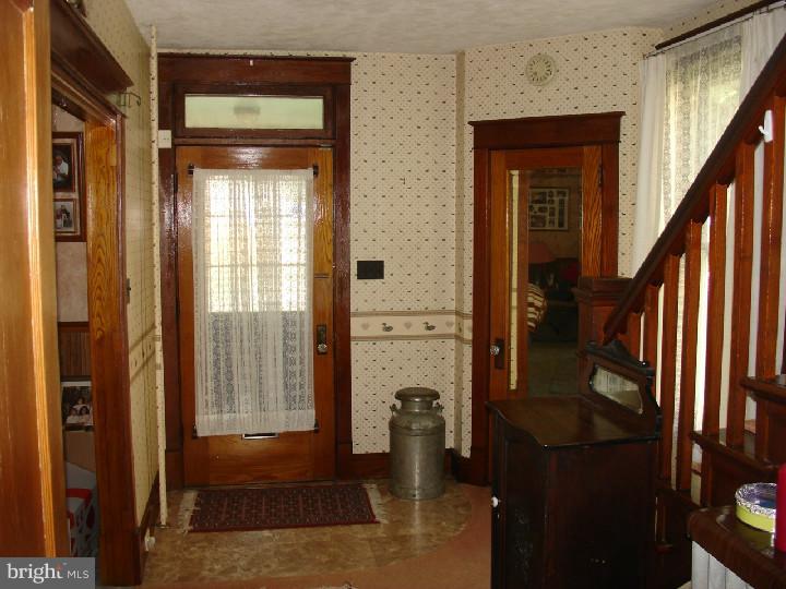 20 Exeter Road Reading, PA 19606 - Photo 22 of 24 Foyer