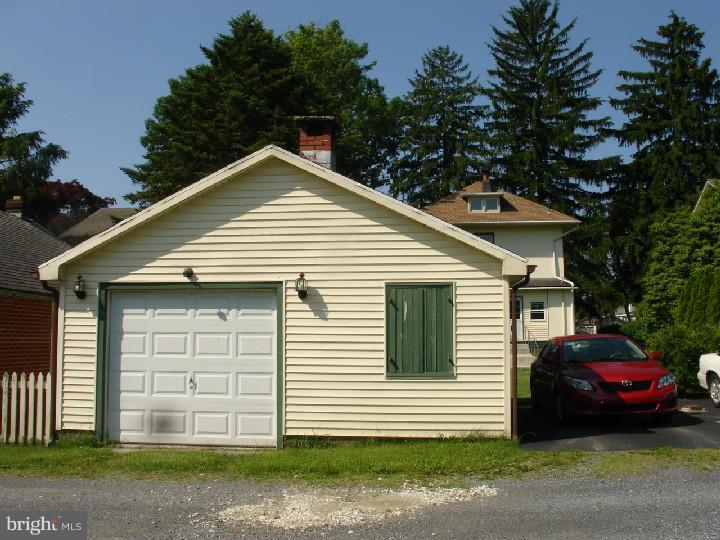 20 Exeter Road Reading, PA 19606 - Photo 4 of 24 Garage