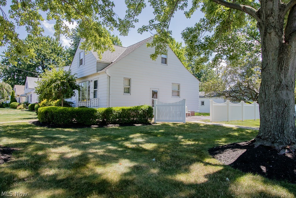 31654 Densmore Road Willowick, OH 44095 - Photo 2 of 25