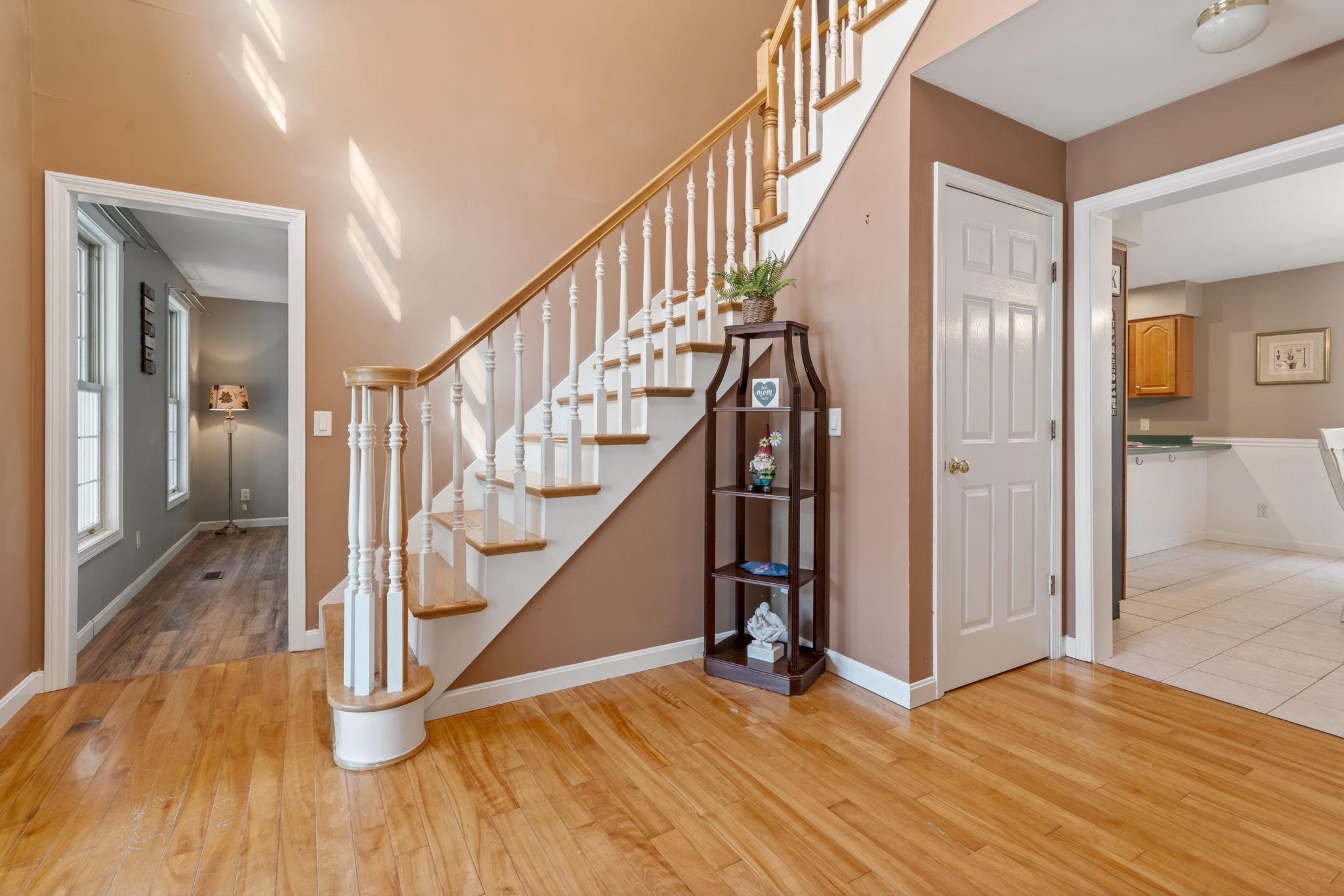 31 Ledge Road Pelham, NH 03076 - Photo 4 of 44