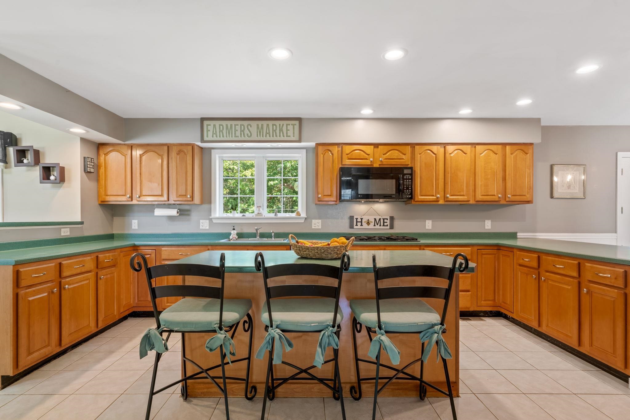 31 Ledge Road Pelham, NH 03076 - Photo 7 of 44