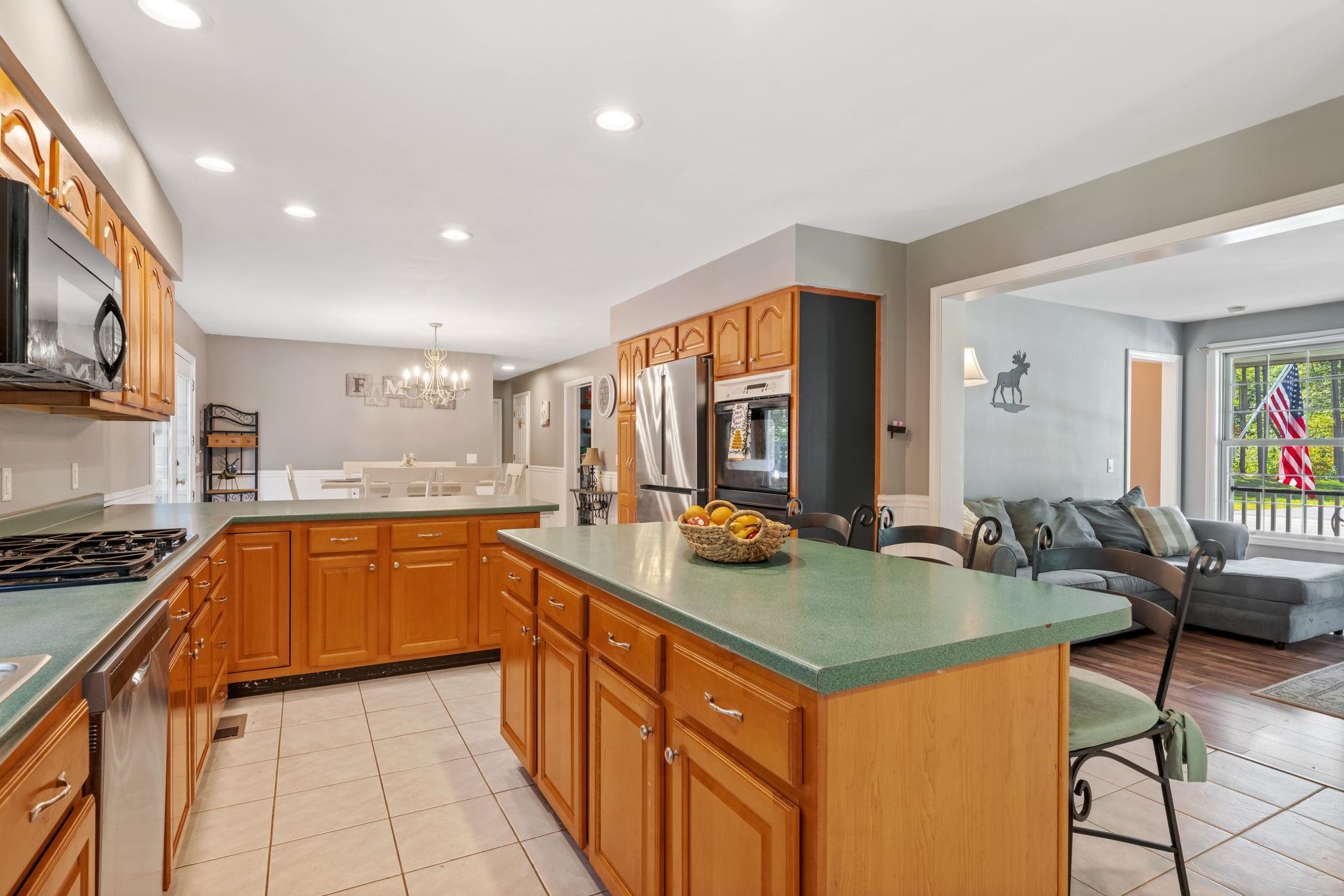 31 Ledge Road Pelham, NH 03076 - Photo 9 of 44