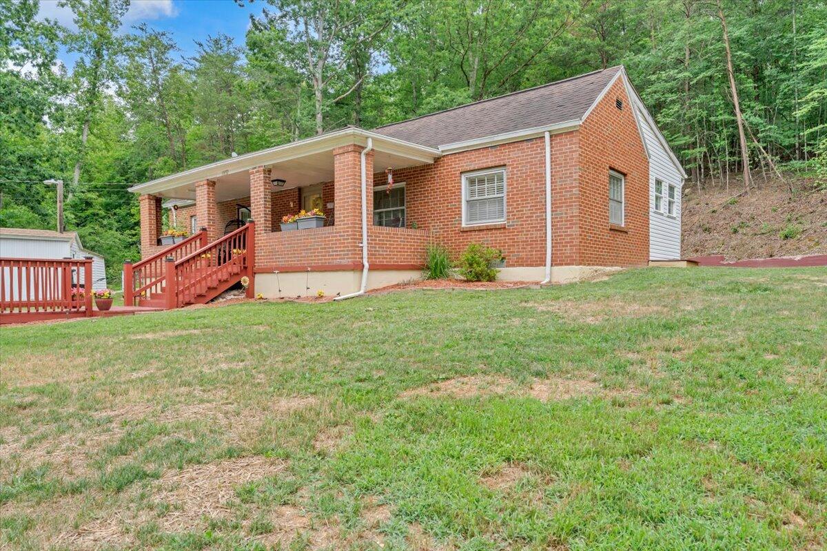 1852 Wildwood Road Salem, VA 24153 - Photo 37 of 48 38-MIB07954