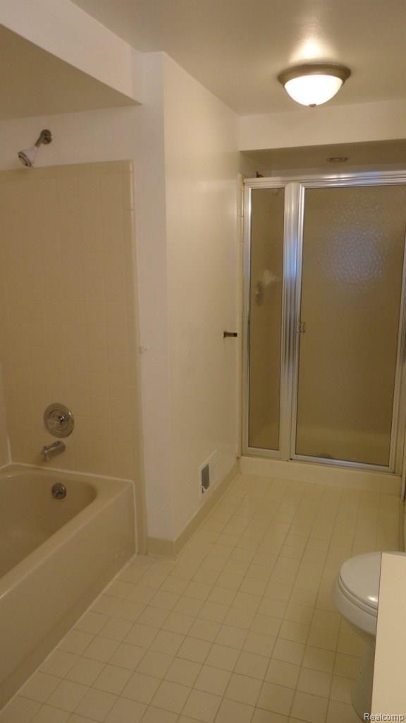 11747 Sycamore Road, Unit 12 Plymouth, MI 48170 - Photo 10 of 14 DSC01791.jpg