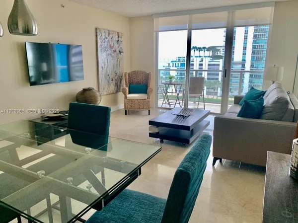 $2,860 | 1155 Brickell Bay Drive, Unit 705, Miami, FL 33131