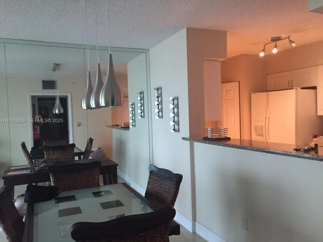$3,040 | 1155 Brickell Bay Drive, Unit 705, Miami, FL 33131